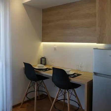 σε πολυκατοικία 塞雷